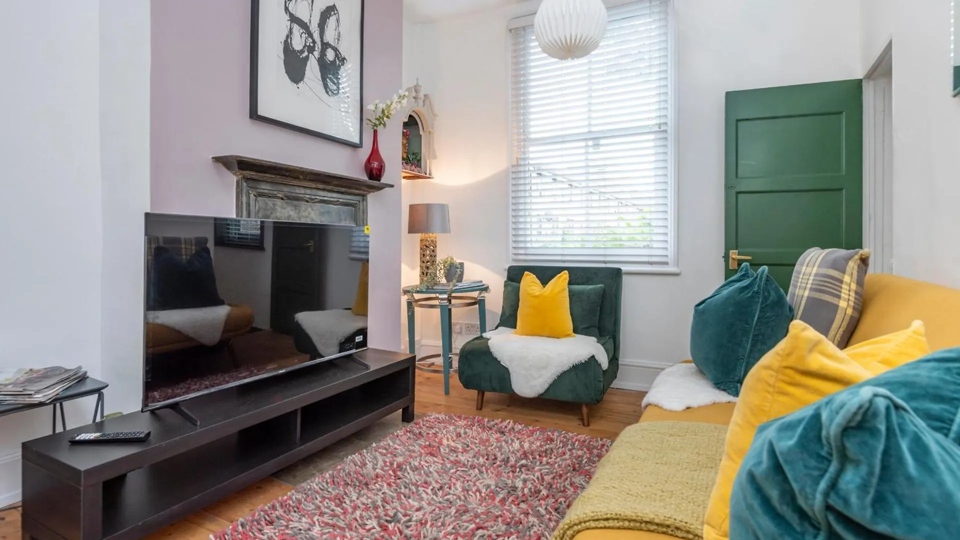 Chic 1-Bed Garden Flat, London, Convenient For Tower Bridge, Great Public Transport Apartment London
